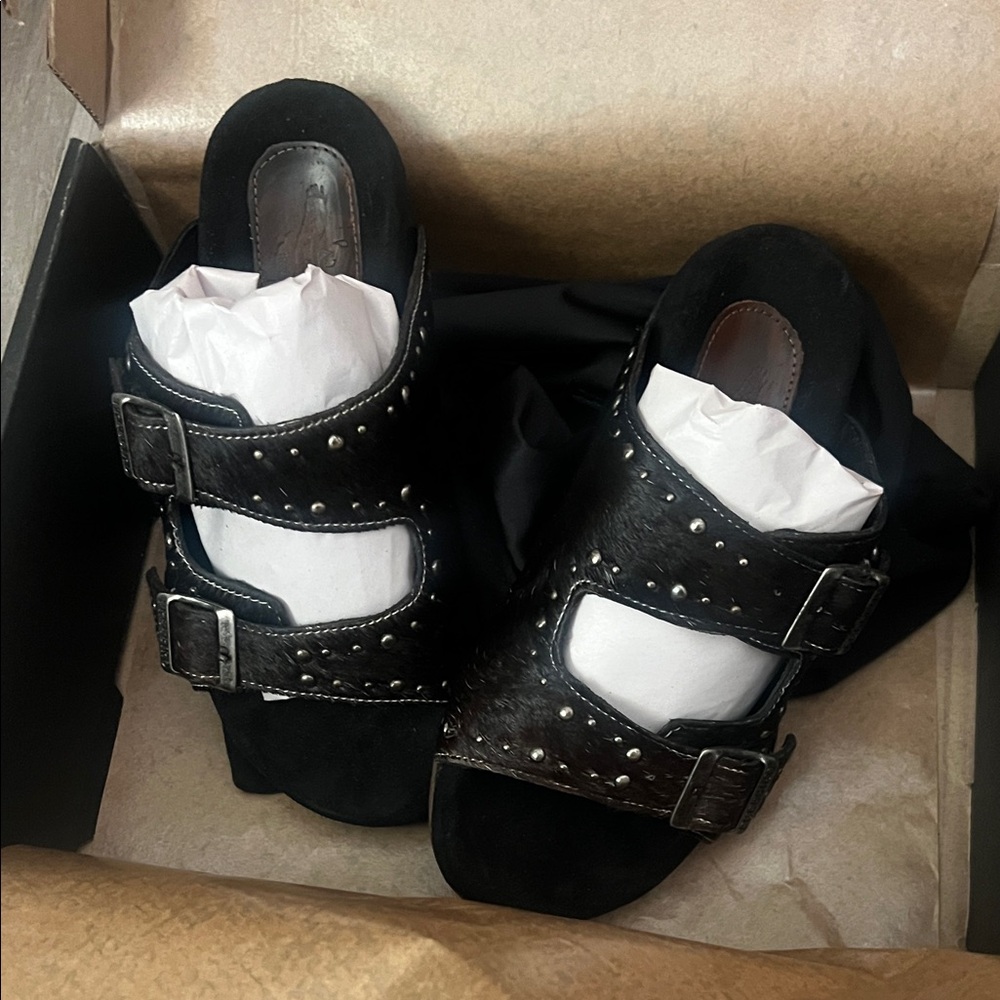NIB Freebird Asher Black Leather Buckle Sandals